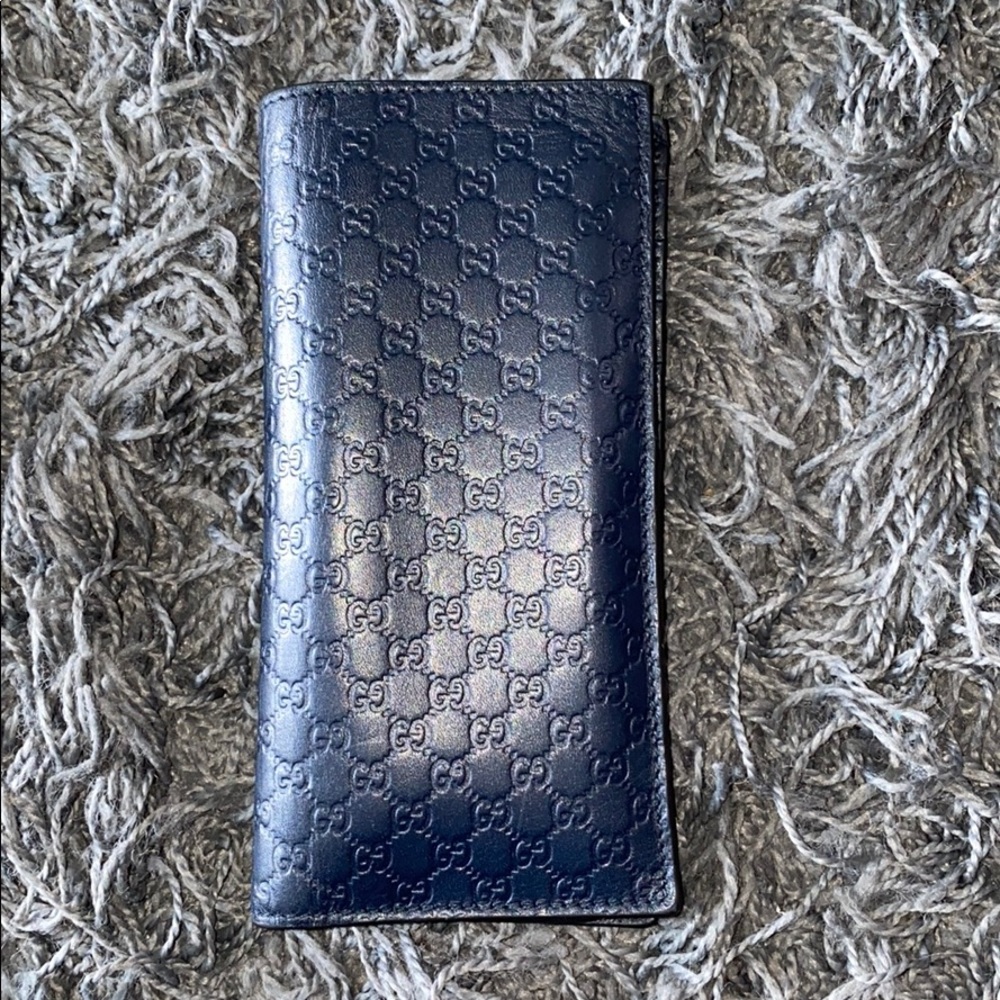Men’s Gucci wallet